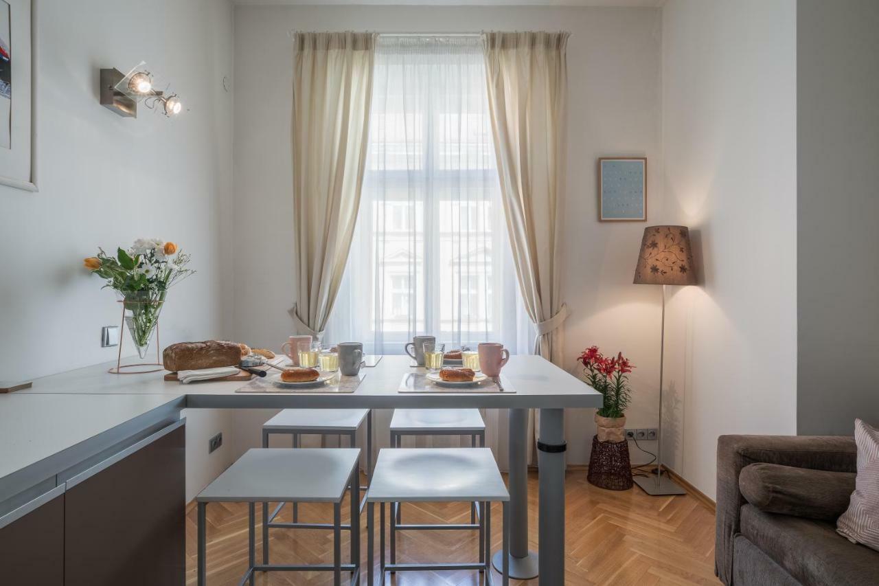Art Apartments Prague II Luaran gambar