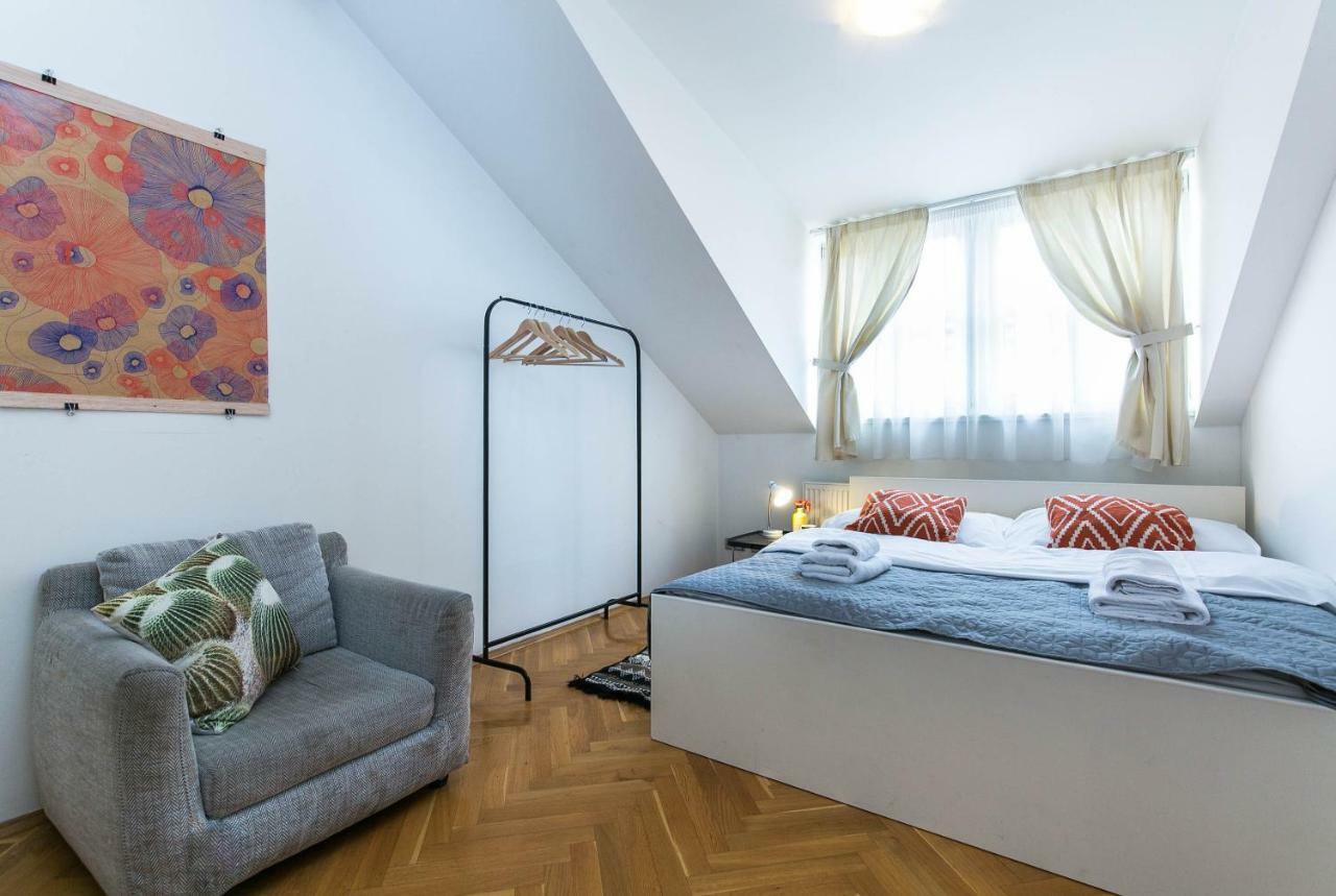 Art Apartments Prague II Luaran gambar