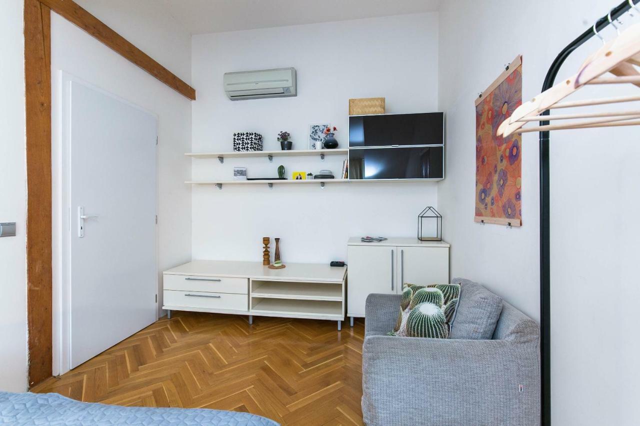 Art Apartments Prague II Luaran gambar